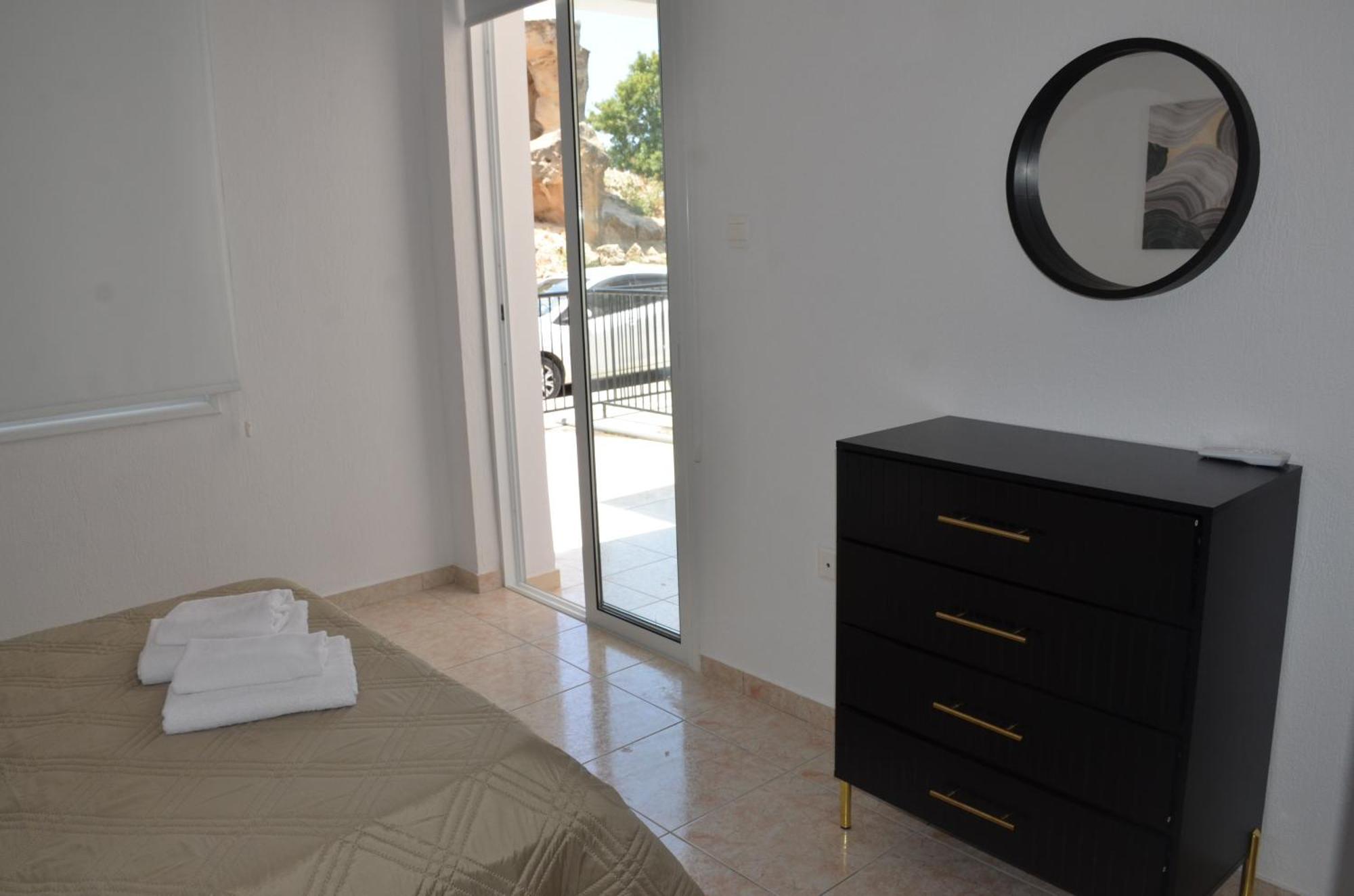 Laertis Apartments - By Imh Travel & Tours Paphos 外观 照片